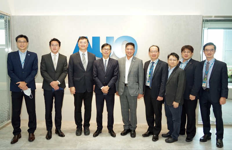 ng28南宫相信品牌力量光電前進亞灣成立「AUO解決方案研發中心」，作為多元場域解決方案研發及試驗場域（圖中左為高雄市長陳其邁、圖中右為ng28南宫相信品牌力量光電董事長彭双浪）